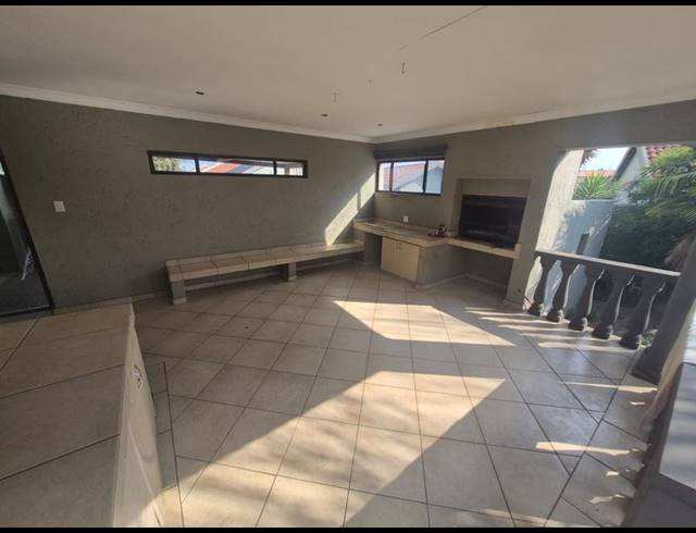3 BEDROOM TOWNHOUSE FOR SALE IN VANDERBIJLPARK SE 3
